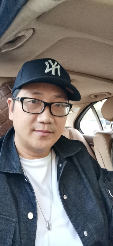 拥抱幸福的第一张照片--建瓯婚介网